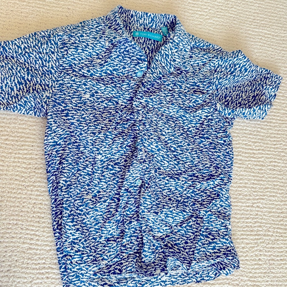 Practically new Tori Richard boys Hawaiian shirt size 8. (M)